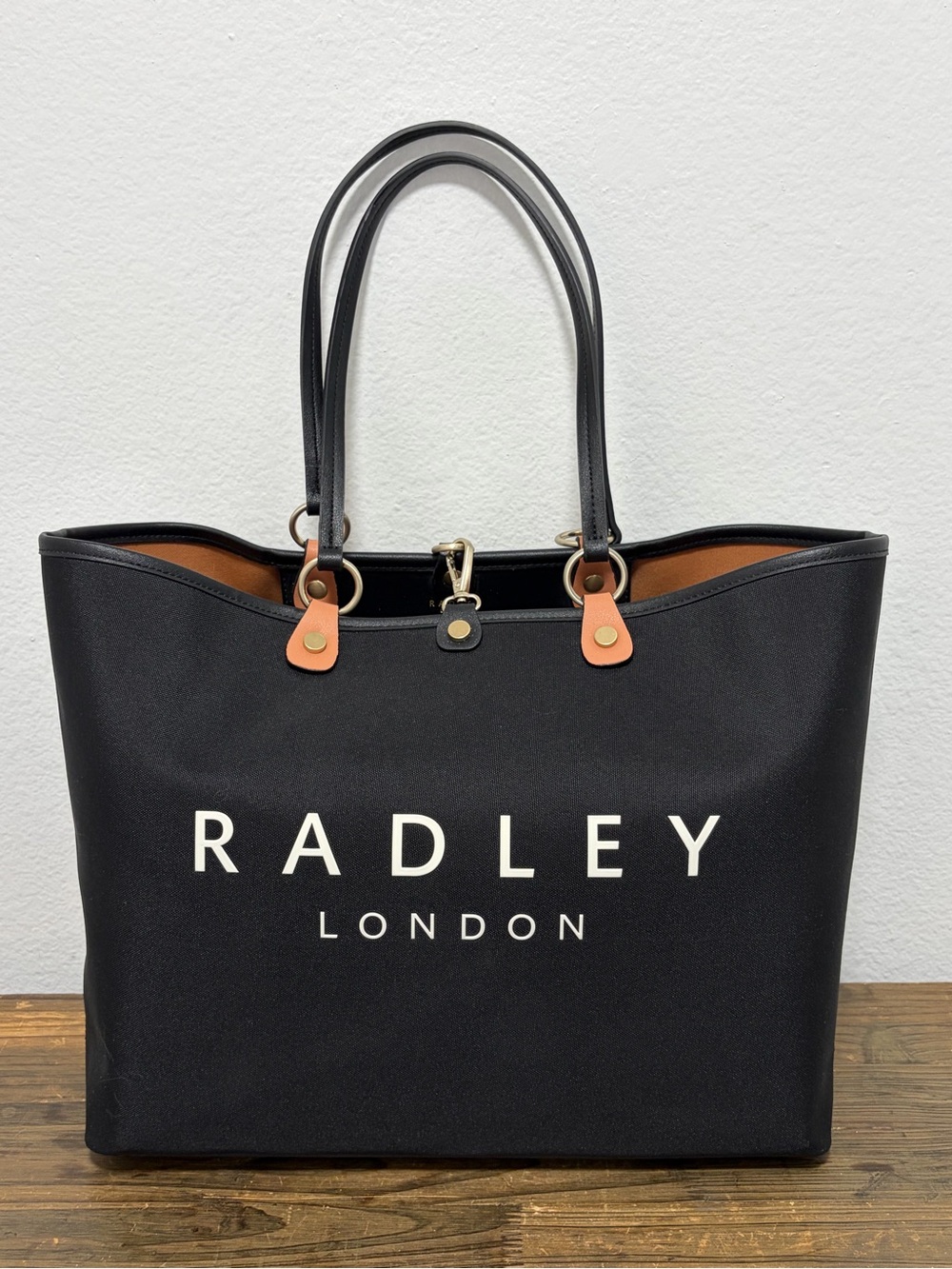 Easley London Addison Gardens Responsible Large Black Open Tote - Like New